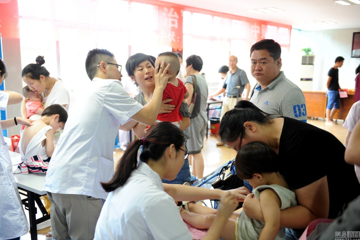 伏擊！這家醫(yī)院的“冬病夏治三伏貼”今天開(kāi)了貼紙→